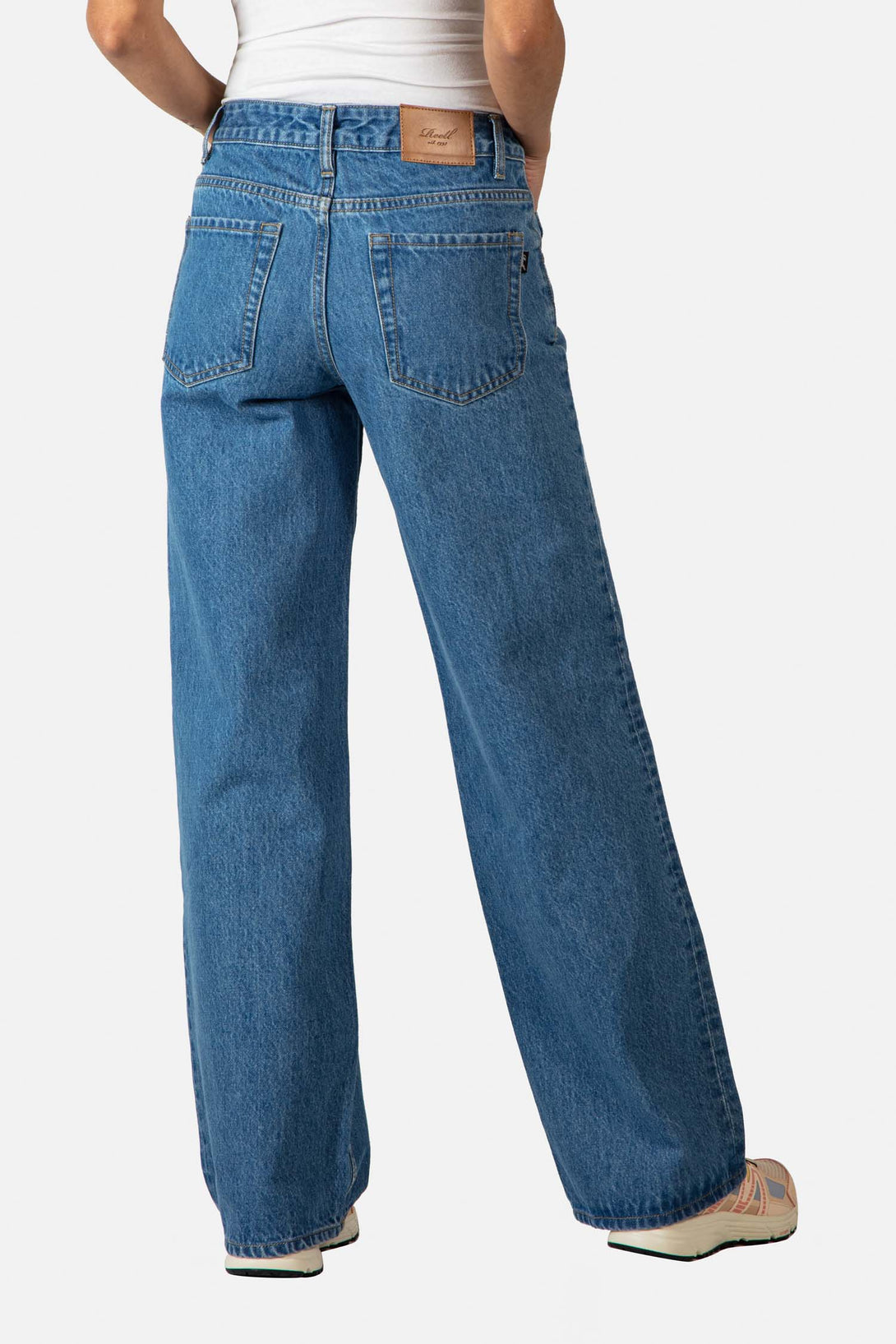 Women Holly Jeans - Origin Mid Blue - Reell Pakistan