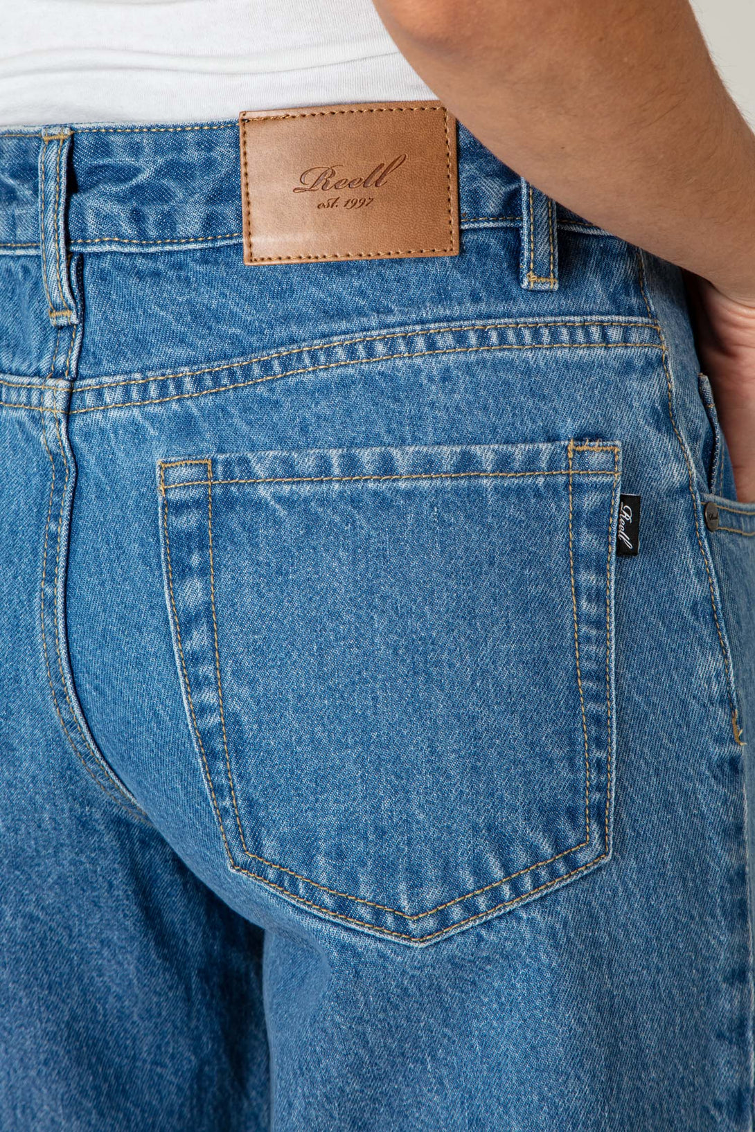 Women Holly Jeans - Origin Mid Blue - Reell Pakistan